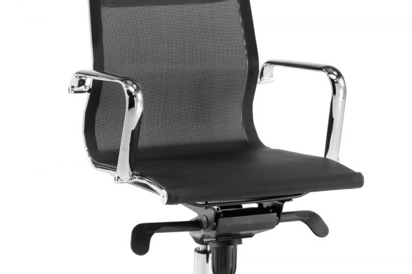 Cadira de despatx amb estructura d’acer cromat